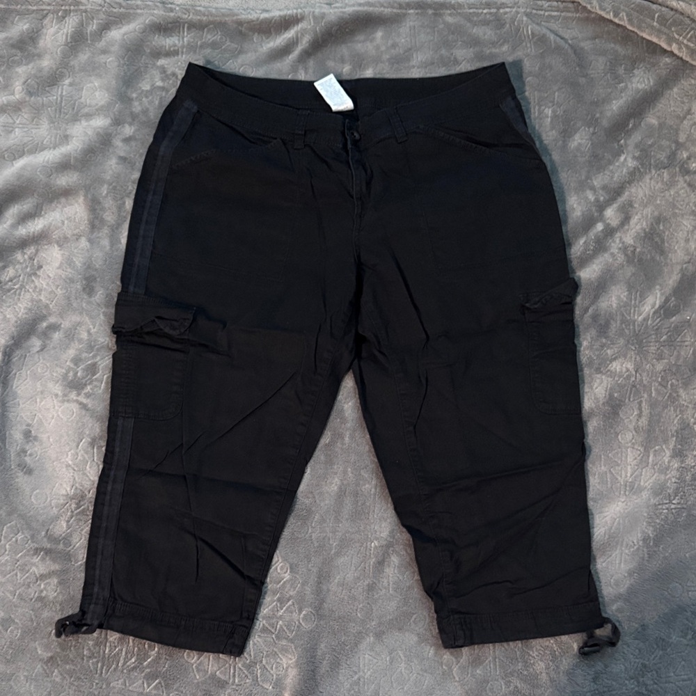Time and Tru Black Capris